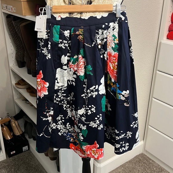 A line 🌺 pleated skirt - medium - NWT - Picture 2 of 6